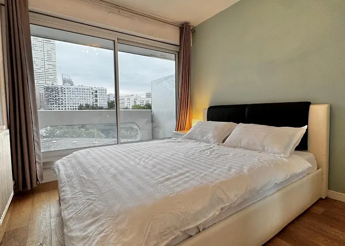 Appartement Avec Balcon Vue Sur La Defense
